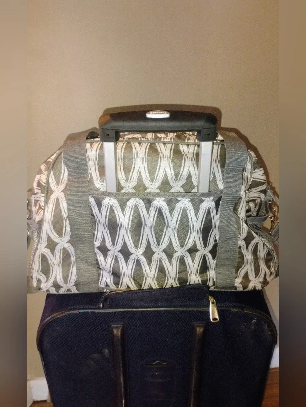 Thirty -one All in Tote Gray and White Patterned Crossbody Tote Bag